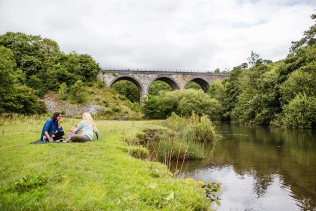 Hassop Station Apartment On The Monsal Trail Bakewell Bagian luar foto